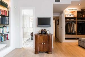 Eclectic Curated Apartment with Panoramic Views