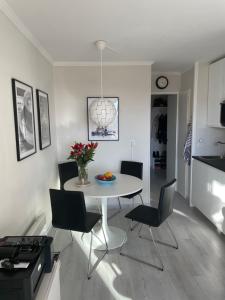 Nyrenoverad lägenhet med havsutsikt