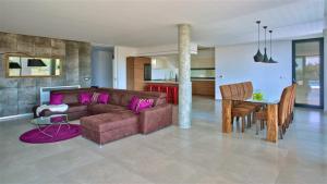 Eco-friendly Villa Aria with a pool and a party room