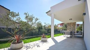 Elegant Villa Dolcea with a swimming pool