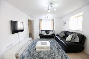 Large Stylish Cambridge House (4BRFree Parking)