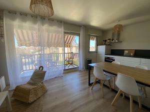 Appartements Hyper Centre - 2 PIECES tout confort - Terrasse - ascenseur - : photos des chambres