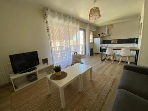 Appartements Hyper Centre - 2 PIECES tout confort - Terrasse - ascenseur - : photos des chambres