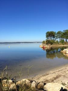 Maisons de vacances Maison de 4 chambres avec jardin clos et wifi a Hourtin a 1 km de la plage : photos des chambres