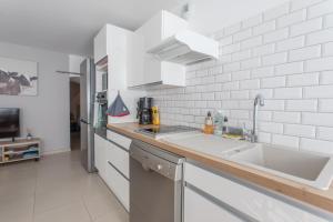 Rez-de-chaussée centre ville dEmbrun 3 étoiles Climatisé