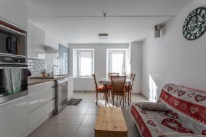 Appartements Rez-de-chaussee centre ville d'Embrun 3 etoiles : photos des chambres