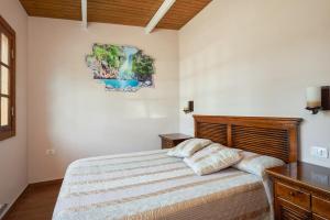 2 bedrooms house with shared pool enclosed garden and wifi at Buenavista del Norte 1 km away from the beach