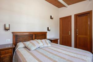 Charming house in Buenavista del Norte with shared pool