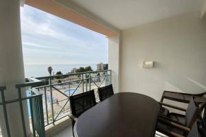 C021 Lumineux appartement avec Terrasse et Piscine