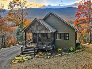 Holiday Home room in Mt Mitchell Cabin Rentals