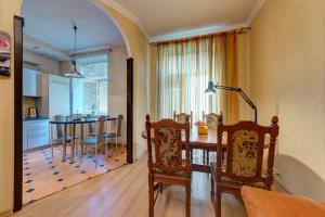 Apartments with three rooms on Shevchenko blvd