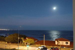 Mar del Plata frente al mar Biblioteca