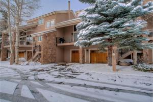 Four-Bedroom House room in A-ENC18 by Book by Owner