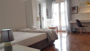Petrol Apartment- Athens Center, 4 BD, 1 BATH