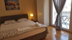 Petrol Apartment- Athens Center, 4 BD, 1 BATH