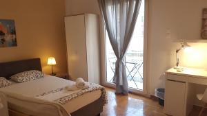 Petrol Apartment- Athens Center, 4 BD, 1 BATH