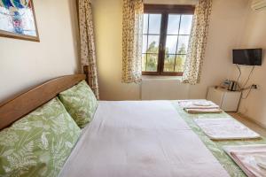 Double Room with Lake View room in Seyir Butik