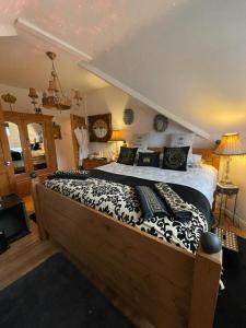Deluxe Double Room room in Olivia House
