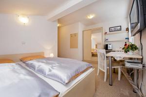 Room in Rovinj with air conditioning, Wi-Fi (230-4)