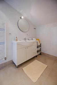 Room in Rovinj with air conditioning, Wi-Fi (230-4)