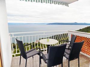 Apartment in Mošcenicka Draga with sea view, terrace, air conditioning, Wi-Fi (4364-5)