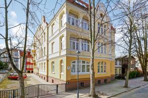 Blue Mandarin Apartments III Haffnera