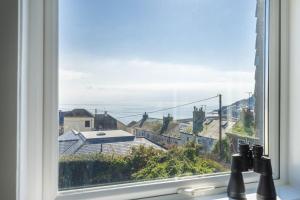 Mousehole View - Pet Friendly - Sea Views - Free Parking & WiFi