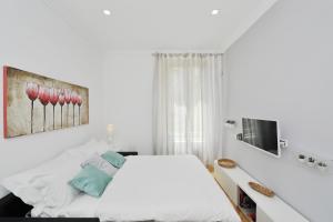 Crispi Modern Flat in the Historic Center