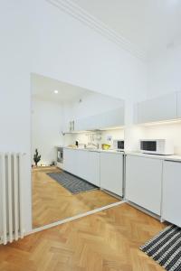 Crispi Modern Flat in the Historic Center