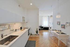 Crispi Modern Flat in the Historic Center