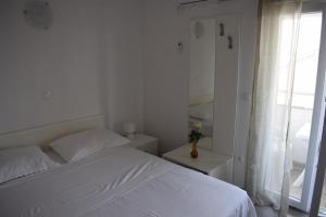 Studio with Balcony and Sea View room in Studio Novalja 6491b