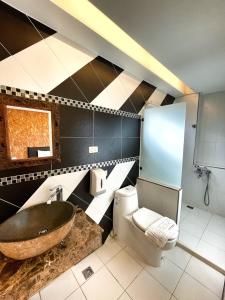 Phòng Gia đình Nhìn ra Vườn (Family Room with Garden View)