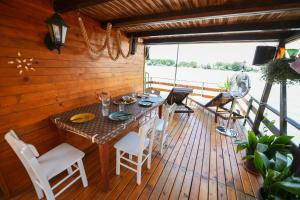 Sagando - Floating house on Sava river