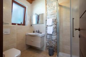 PoIai Stonehouse with Jacuzzi