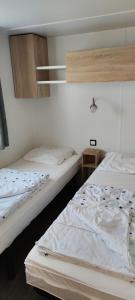 Campings Assist' Mobil Home 348 - mobil home 3 chambres tout confort : photos des chambres