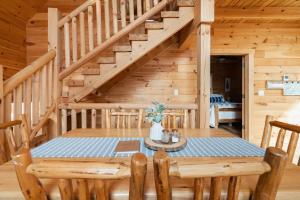 Family Friendly ~ Hocking Hills Cabin ~ Close to Caves, wWifi