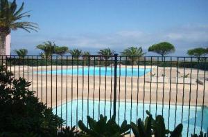 Les Capitelles Bord de plage avec grande piscine - Vue montagne - Balcon
