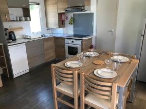 Campings Mobil Home camping Mar Estang bord de plage : photos des chambres