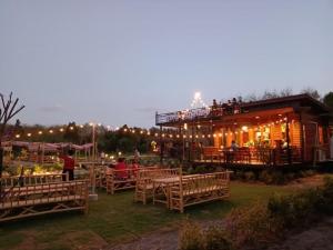 ไร่นาบัวหลวง คาเฟ่ & ฟาร์มสเตย์ RaiNa BuaLuang Cafe & Farm Stay