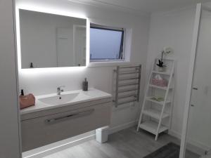 Coromandel Town Harbourside Cottage Luxury Accommodation