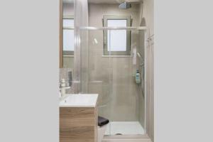 Peris 5 with Yard steps to Bus St & Old Town