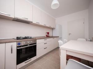 Avantgarden King Apart