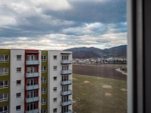 Avantgarden King Apart