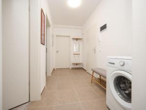 Avantgarden King Apart