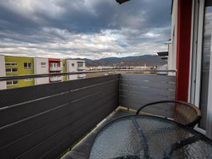 Avantgarden King Apart