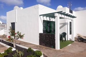 RELAX & POOL NEXT TO THE BEACH APT