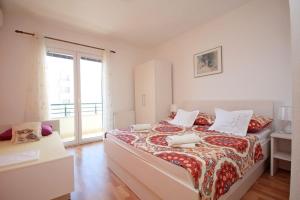 Apartments and rooms JoviZe