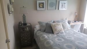 Departamento Laguna Bahia, Algarrobo