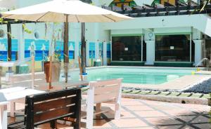 RedDoorz Plus @ Castle Chateau Iloilo