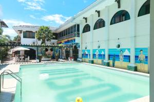 RedDoorz Plus @ Castle Chateau Iloilo